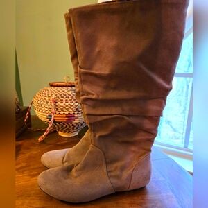 Soft tan pull on Boot 7 American Eagel